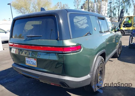 2025 Rivian R1S Ascend Tri Motor Max Pack/Premium Tri Motor Max Pack z USA, uszkodzony, nr VIN 7PDSGCBP4SN059406